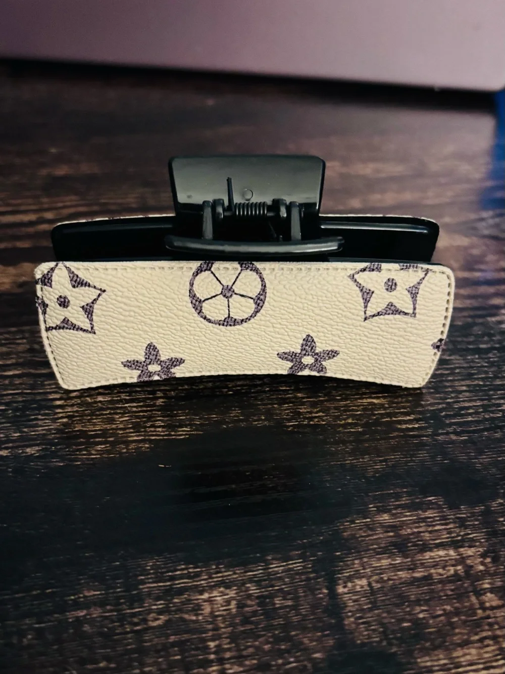Designer‎ Inspired Cream Leather-Patterned Floral Hair Claw Clip